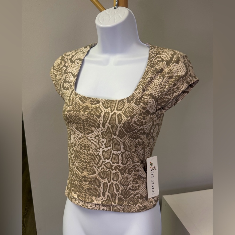 NWT Orange Kiss neutral snakeskin print crop top Size Medium - Picture 1 of 5
